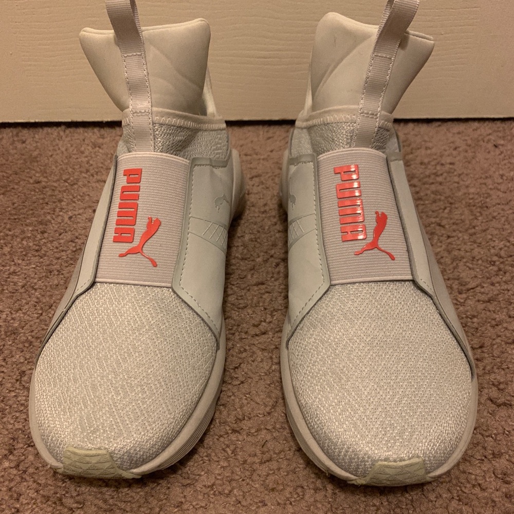 WOMENS PUMA ATHLETIC SHOE